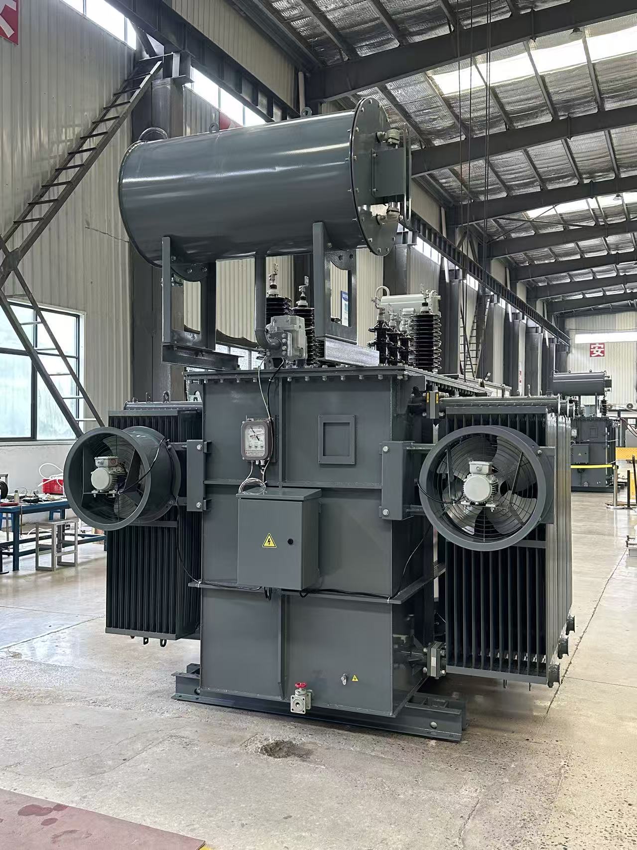 Transformador trifásico imerso em óleo SYHF 6300 kVA ganha ampla aclamação no Azerbaijão, apresentado na televisão local